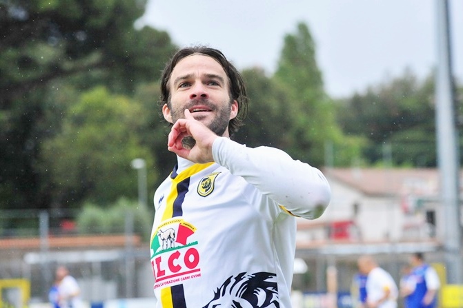 Walter Alexis Invernizzi, 3 gol in amaranto in serie D